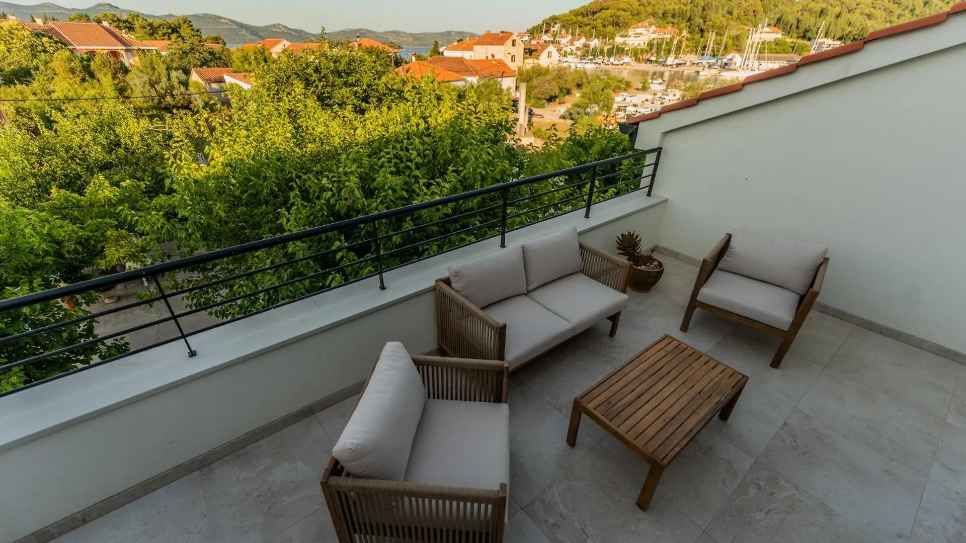Levanat Iz Veli Iž 0*,